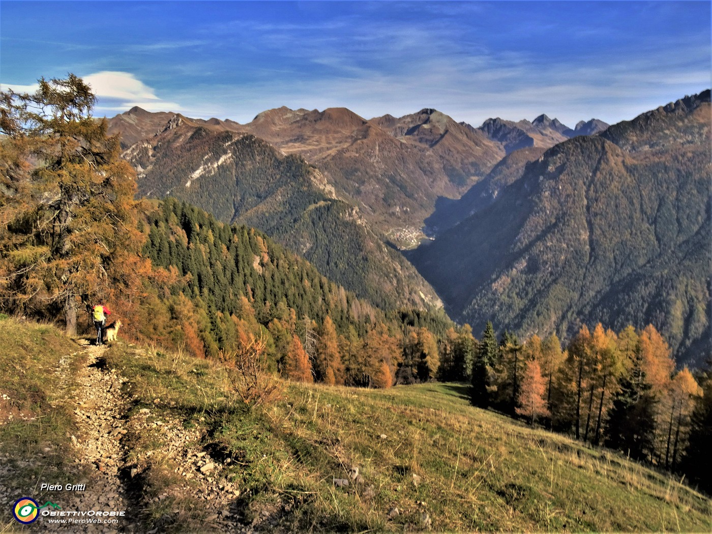 26 Bella vista verso la valle da Carona al Pizzo del Diavolo.JPG